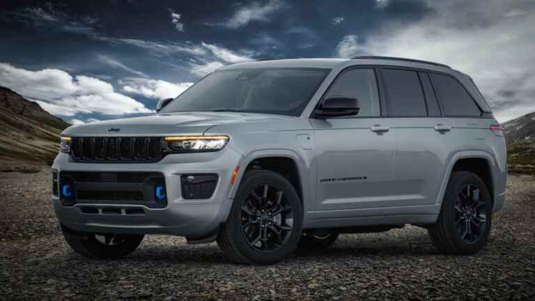 L’édition 30e anniversaire du Jeep Grand Cherokee 4xe 2023 célèbre sans s’écraser à travers une fenêtre