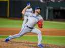 11 sept. 2022 ;  Arlington, Texas, États-Unis ;  Le lanceur de relève des Blue Jays de Toronto Anthony Bass (52) lance contre les Rangers du Texas lors de la huitième manche au Globe Life Field.  