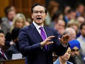 Le chef du Parti conservateur du Canada, Pierre Poilievre, prend la parole lors de la période des questions à la Chambre des communes à Ottawa, le 22 septembre 2022.