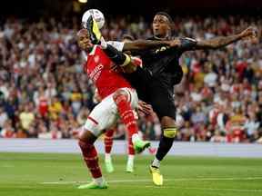 Football football - Premier League - Arsenal v Aston Villa - Emirates Stadium, Londres, Grande-Bretagne - 31 août 2022 Gabriel d'Arsenal en action avec Ezri Konsa d'Aston Villa.