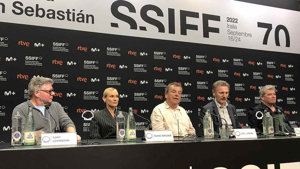 Liam Neeson et Diane Kruger parlent de « Marlowe » en tant que premières mondiales du film de Neil Jordan à San Sebastian
	
	
