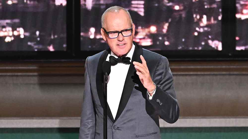 Michael Keaton suppose que l'annulation de « Batgirl » était une « bonne » décision commerciale, mais « Je ne sais vraiment pas »
	
	
