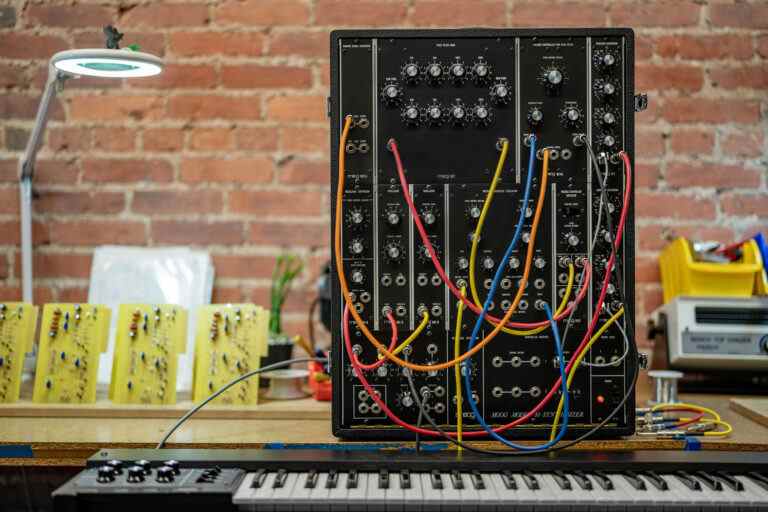 Moog fait à nouveau revivre le Model 10, son premier synthé modulaire compact (mis à jour)