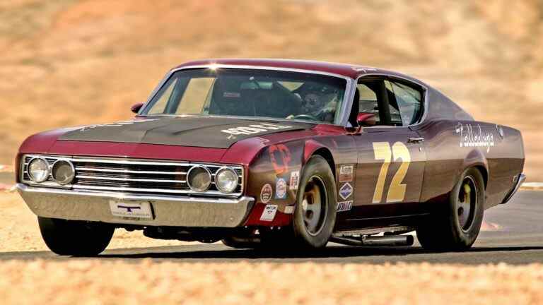 NASCAR 1969 Ford Torino Talladega arbore un vrai patron 429 Hemi