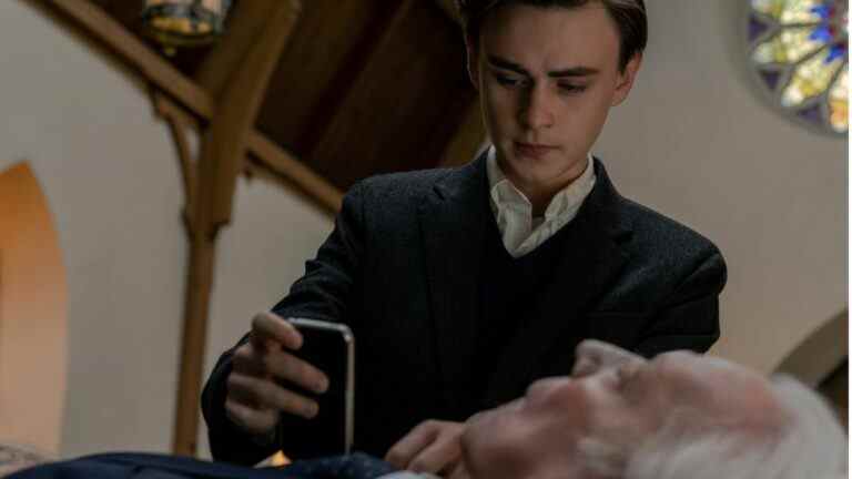 Netflix publie une nouvelle bande-annonce effrayante pour l’adaptation de Stephen King, Mr. Harrigan’s Phone