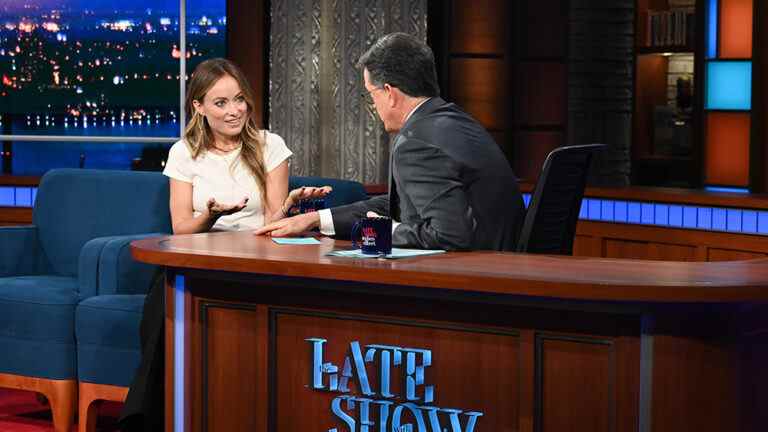 Olivia Wilde répond aux rumeurs "Ne t'inquiète pas chérie" dans une interview avec Stephen Colbert : "Harry n'a pas craché sur Chris, en fait" Les plus populaires doivent être lus
	
	
