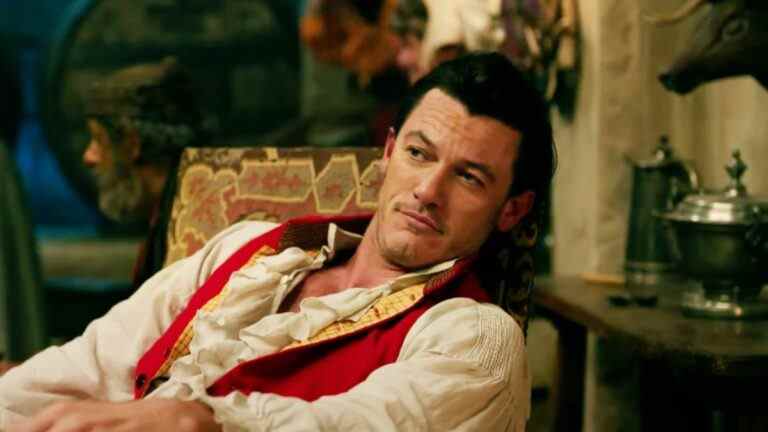 Pourquoi Luke Evans a accepté de jouer un autre méchant de Disney dans le remake en direct de Pinocchio
