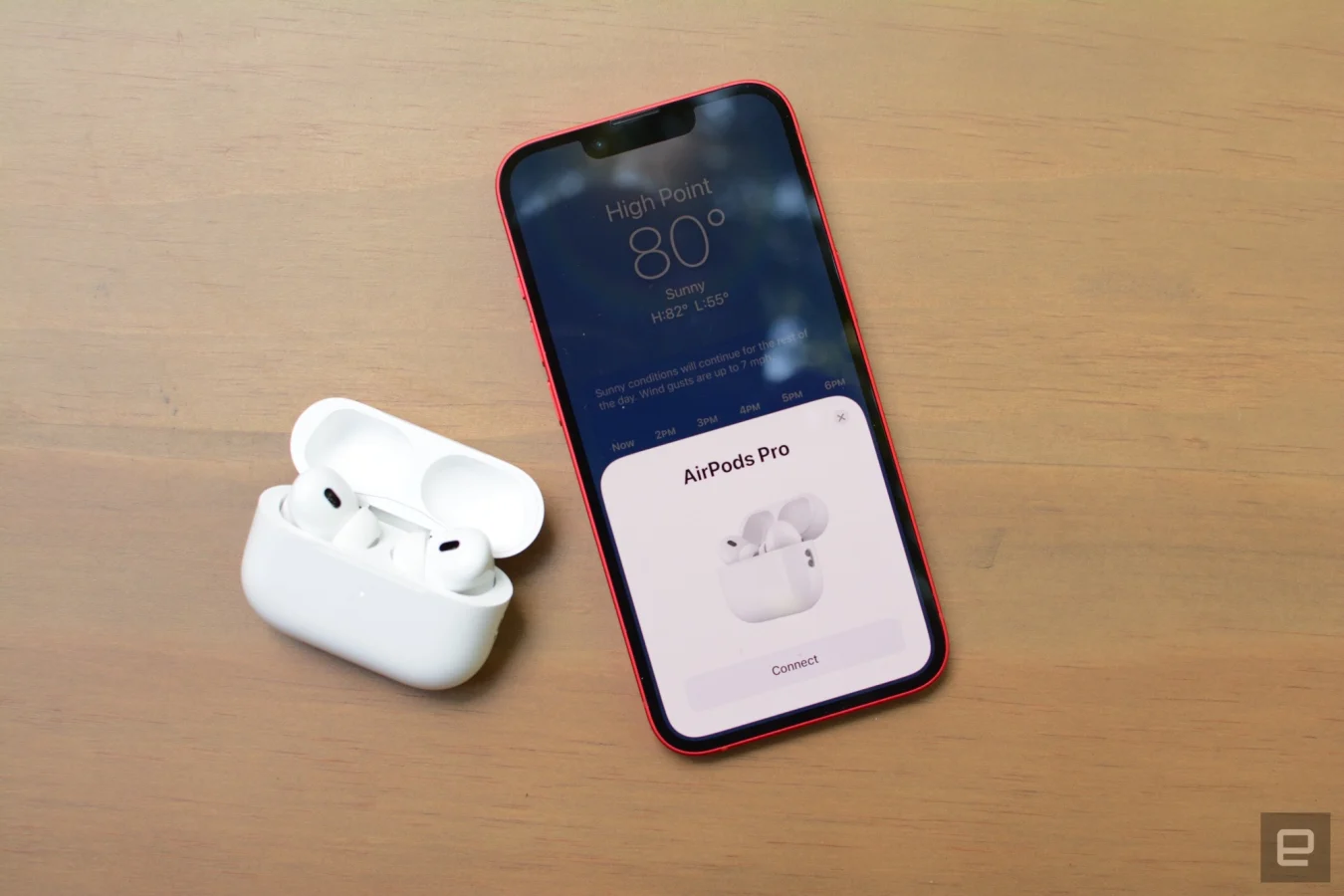 Malgré la conception inchangée, Apple a intégré un assortiment de mises à jour dans les nouveaux AirPods Pro.  Toutes les commodités du modèle 2019 sont également présentes, ainsi que des ajouts tels que la transparence adaptative, l'audio spatial personnalisé et un nouveau geste tactile.  Il est possible d'affiner davantage la formule familière, mais Apple a donné aux propriétaires d'iPhone plusieurs raisons de mettre à niveau.