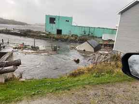 Ce 24 septembre 2022, image reproduite avec l'aimable autorisation de Michael King, conseiller spécial du premier ministre de Terre-Neuve-et-Labrador Andrew Furey, et de sa famille, montre les dommages causés par la tempête post-tropicale Fiona sur les îles Burnt, à Terre-Neuve-et-Labrador.