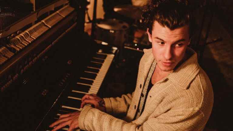 Shawn Mendes sortira la chanson originale du film "Lyle, Lyle Crocodile" aux côtés des morceaux d'Elton John et de Stevie Wonder Les plus populaires doivent être lus Inscrivez-vous aux newsletters Variety Plus de nos marques
	
	
