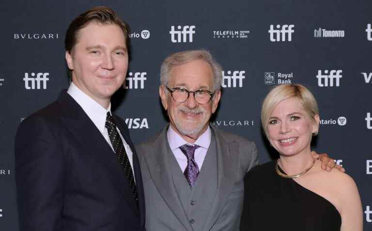 "The Fabelmans" de Steven Spielberg remporte une longue standing ovation au TIFF, le réalisateur insiste sur le fait qu'il ne prend pas sa retraite
	
	
