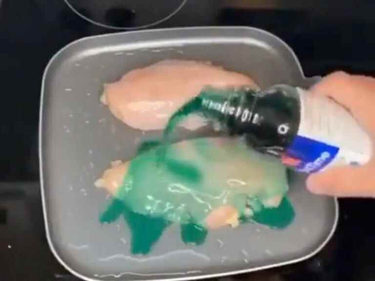 « Très dangereux »: la FDA met en garde contre la cuisson du poulet à NyQuil pour le défi TikTok