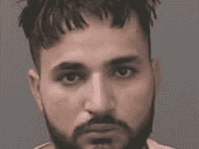 Gurpreet Singh, 25 ans, de Brampton, est recherché pour un détournement de voiture violent à Newmarket le lundi 29 août 2022.