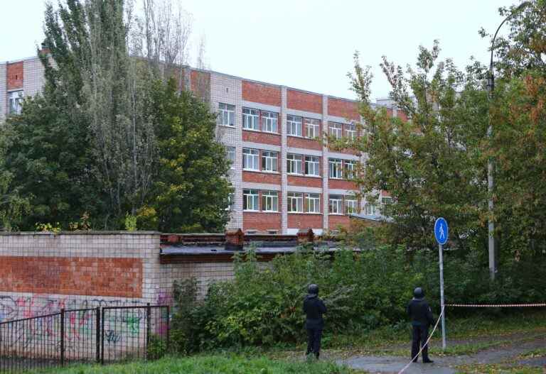 Un tireur portant une croix gammée tue 13 personnes dans une école russe