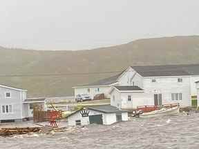 Ce 24 septembre 2022, image reproduite avec l'aimable autorisation de Michael King, conseiller spécial du premier ministre de Terre-Neuve-et-Labrador Andrew Furey, et de sa famille, montre les dommages causés par la tempête post-tropicale Fiona sur les îles Burnt à Terre-Neuve-et-Labrador.