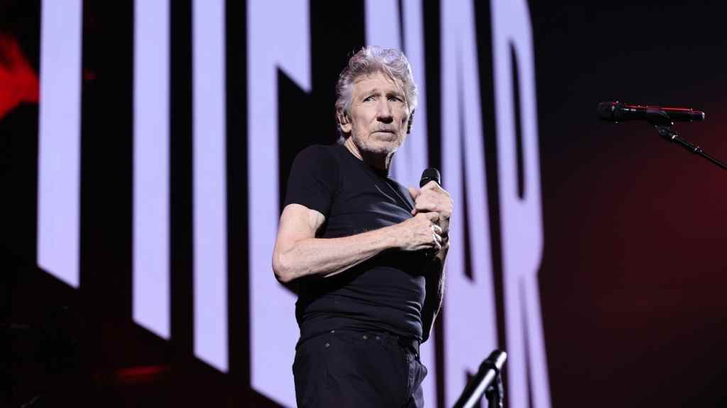 Une ville polonaise annule les concerts de Roger Waters et l'exhorte à se rendre en Ukraine
