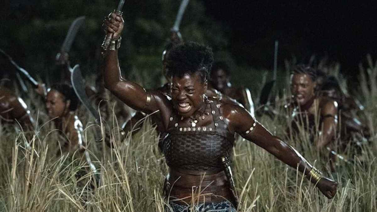 Viola Davis a fait presque « tout » que vous voyez dans The Woman King, selon son double cascadeur
