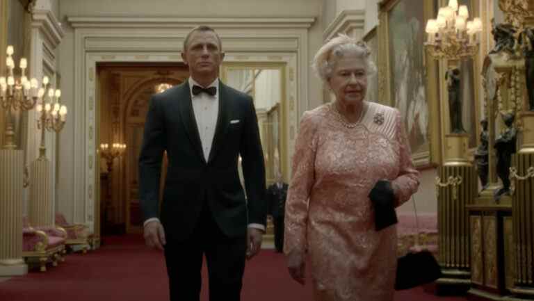 Voici comment la franchise James Bond intégrera le décès de la reine Elizabeth II
