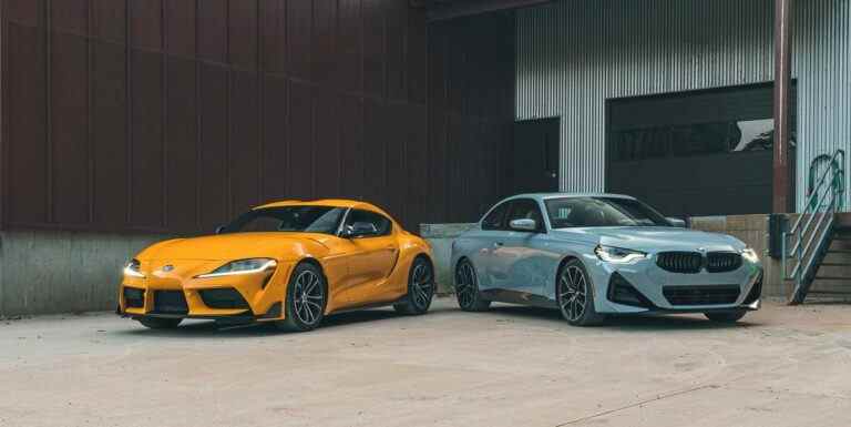 Voir les photos de la BMW 230i 2022 contre la Toyota GR Supra 2.0 2022