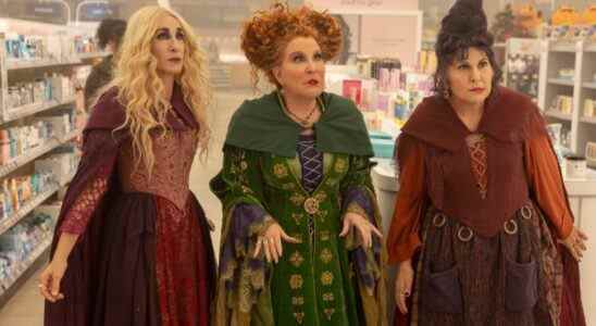 (L-R): Sarah Jessica Parker as Sarah Sanderson, Bette Midler as Winifred Sanderson, and Kathy Najimy as Mary Sanderson in HOCUS POCUS 2, exclusively on Disney+. Photo by Matt Kennedy. © 2022 Disney Enterprises, Inc. All Rights Reserved.