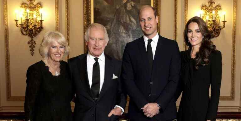 Le roi Charles, la reine consort Camilla, le prince William et la princesse Kate posent dans un nouveau portrait