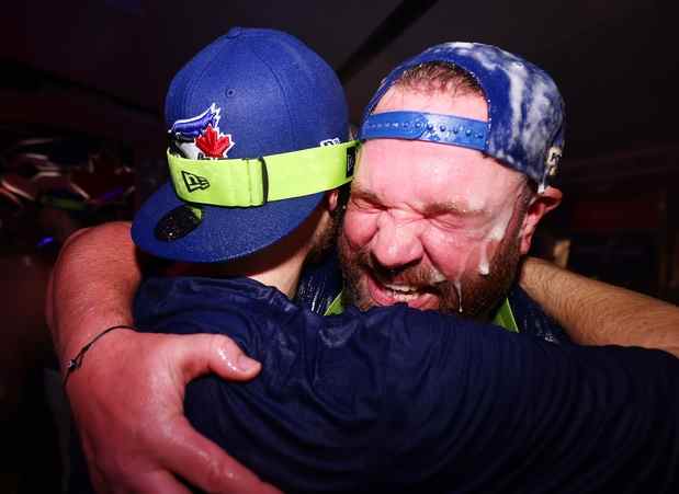 Les Blue Jays sont excités lors de la célébration des éliminatoires