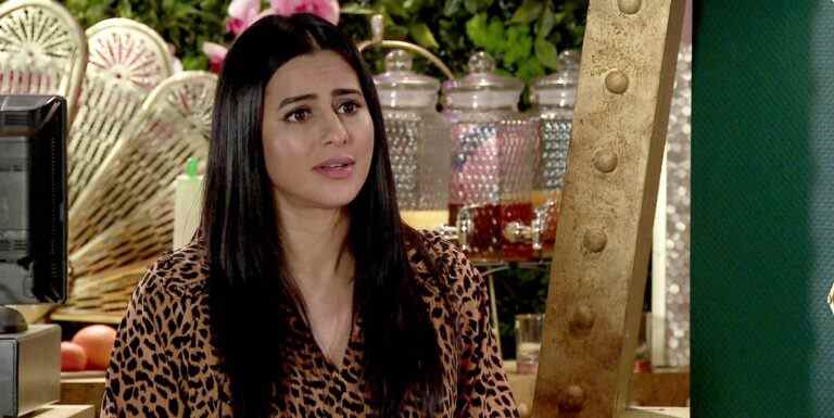 La star de Coronation Street, Sair Khan, promet une histoire "percutante" pour Alya

