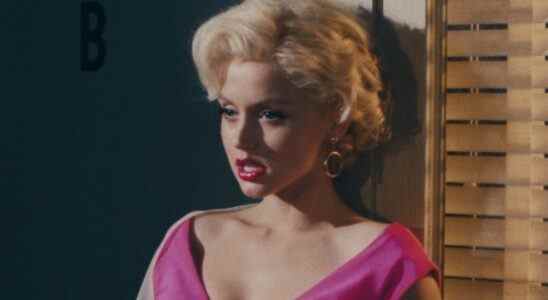 Ana de Armas as Marilyn Monroe wearing pink dress in Blonde