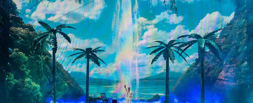 Inside Bad Bunny's Trip-the-Light-Fantastic Visuals for His Stadium Tour Les plus populaires doivent être lus Inscrivez-vous aux newsletters Variety Plus de nos marques