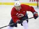 Le capitaine des Capitals de Washington Alexander Ovechkin s'entraîne au Scotiabank Saddledome le 26 octobre 2018. 