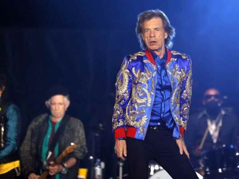 Un livre affirme que Mick Jagger a eu des aventures avec deux compagnons du groupe des Rolling Stones