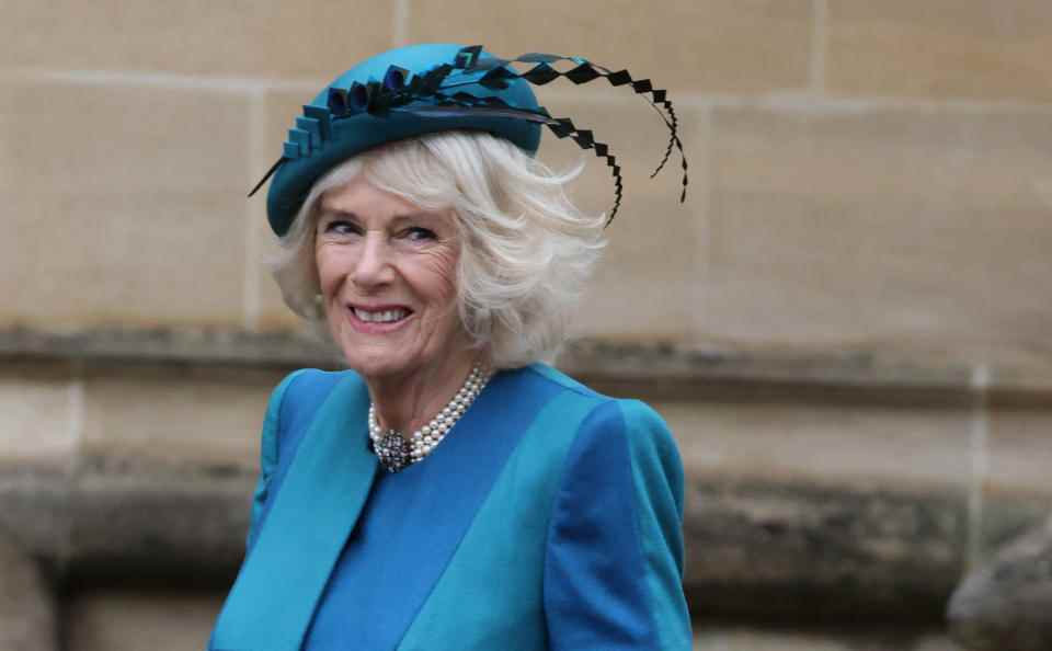 La britannique Camilla, duchesse de Cornouailles, arrive pour assister au service religieux du matin du jour de Noël à la chapelle St George, château de Windsor, Berkshire, le 25 décembre 2021. (Photo par Ian Vogler / POOL / AFP) (Photo par IAN VOGLER/POOL/AFP via Getty Images)