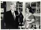 Puis la chroniqueuse du Toronto Sun Joan Sutton Straus interviewe l'ancien premier ministre John Diefenbaker en 1977.