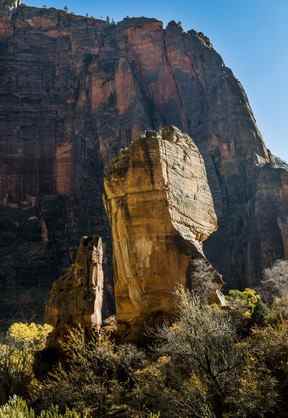 La vue depuis la rivière Virgin entre l'arrêt de la navette Big Bend # 8 et l'arrêt de la navette Temple of Sinawava # 9 au parc national de Zion dans l'Utah.  Ernest Doroszuk/Toronto Sun