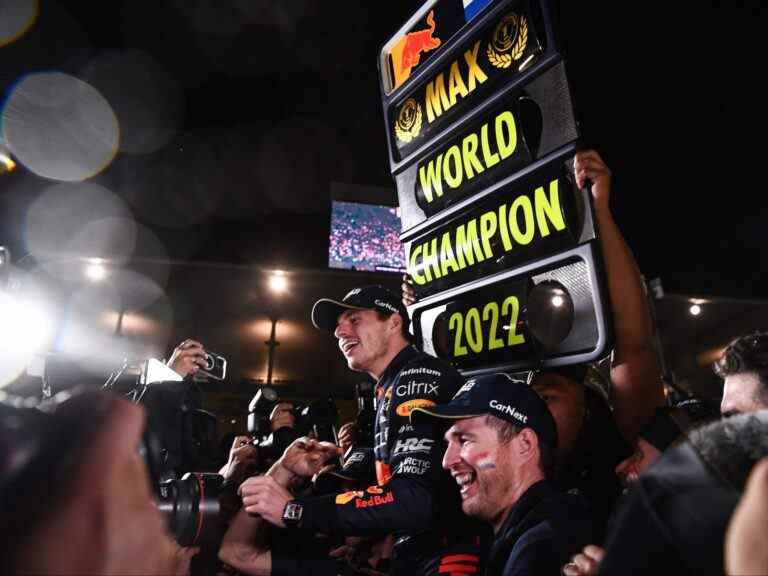 Max Verstappen remporte son deuxième titre mondial de F1 dans la confusion