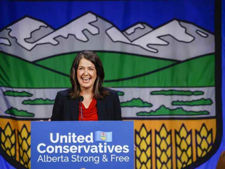 « Je suis de retour »: Danielle Smith choisie comme chef des conservateurs unis, prochaine première ministre de l’Alberta