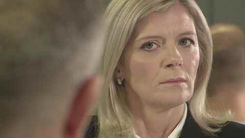 leanne battersby, rue du couronnement