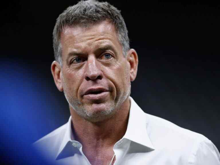 Troy Aikman ressent de la chaleur après le commentaire « enlevez les robes » pendant MNF