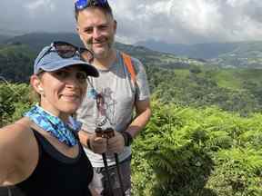 Rania et Steve Walker, lors de leurs aventures Camino en Espagne