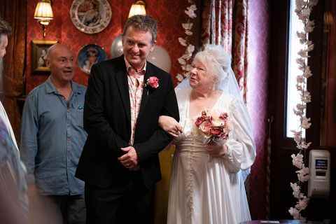 eastenders, alfie et joan mariage