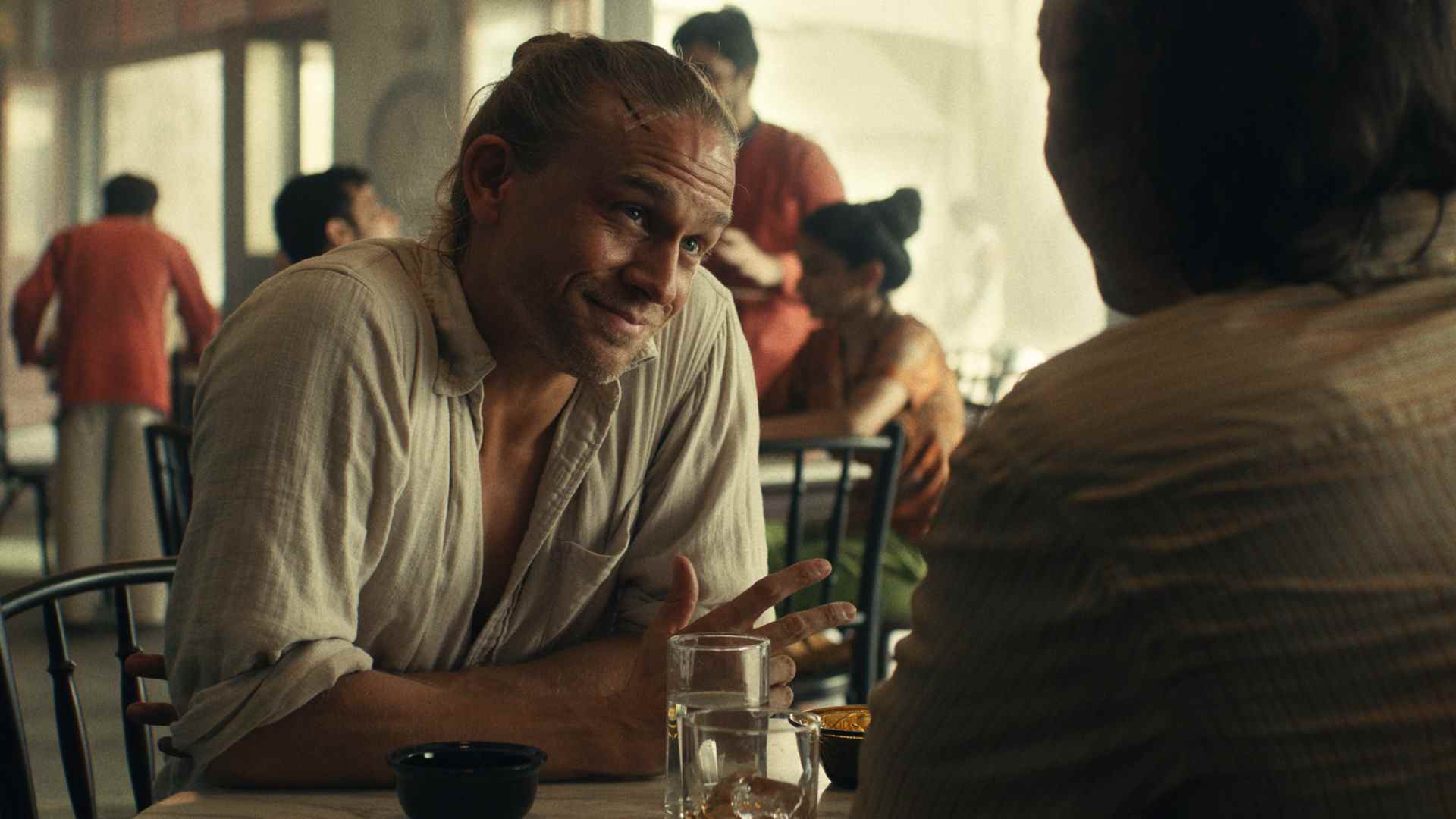 Charlie Hunnam dans Shantaram