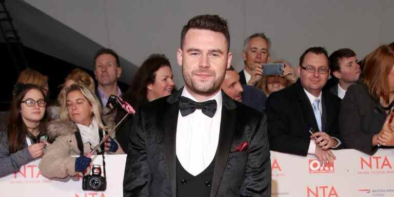 La star d'Emmerdale, Danny Miller, s'adresse à Stephen Mulhern

