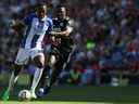 L'attaquant anglais de Brighton Danny Welbeck (L) se bat pour le ballon avec le milieu de terrain ghanéen de Leicester City Daniel Amartey lors du match de football de la Premier League anglaise entre Brighton et Hove Albion et Leicester City au stade communautaire American Express de Brighton, dans le sud de l'Angleterre, le 4 septembre 2022 .