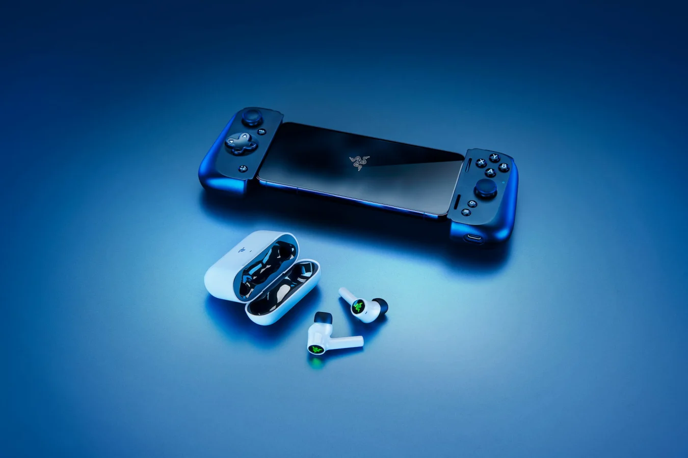 Écouteurs Hammerhead HyperSpeed ​​et un appareil portable de jeu Razor Edge