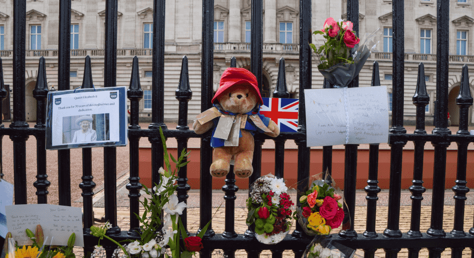 Les personnes en deuil ont été priées de s'abstenir de laisser des sandwichs à la marmelade parmi les hommages floraux.  (Getty Images)