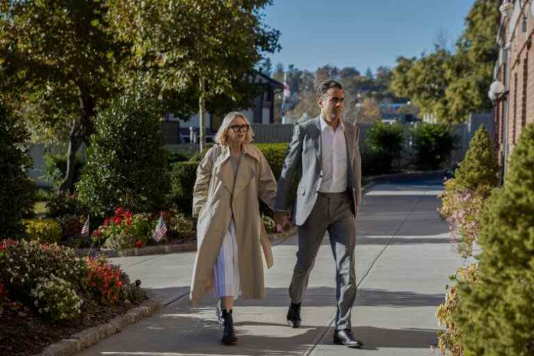 The Watcher. (L to R) Naomi Watts as Nora Brannock, Bobby Cannavale as Dean Brannock in episode 101 of The Watcher. Cr. Eric Liebowitz/Netflix © 2022