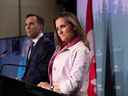 Bill Morneau et Chrystia Freeland.  Morneau n'a pris aucune mesure décisive sur l'une des trois priorités de Bay Street : les impôts, les déficits et la réglementation.