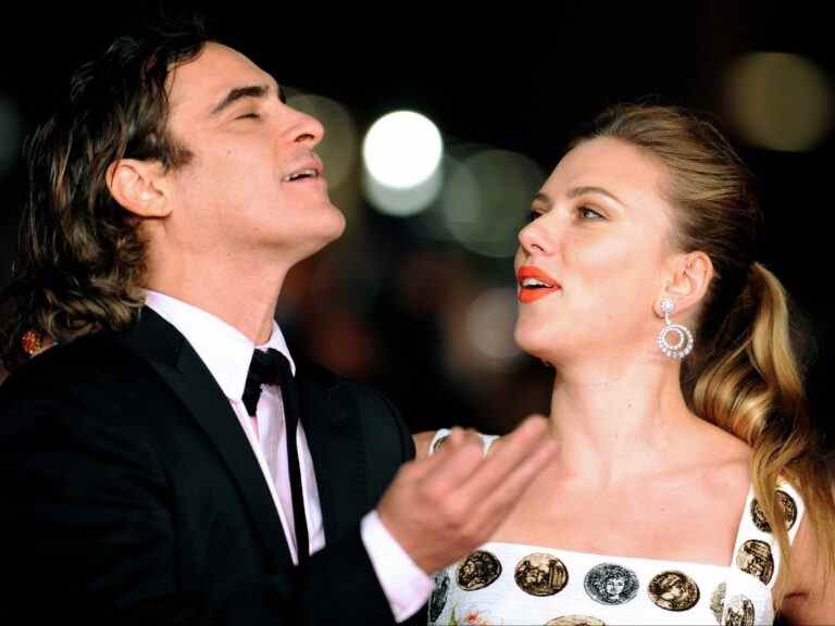 Joaquin Phoenix a eu le fou rire pendant la scène de sexe au téléphone avec Scarlett Johansson