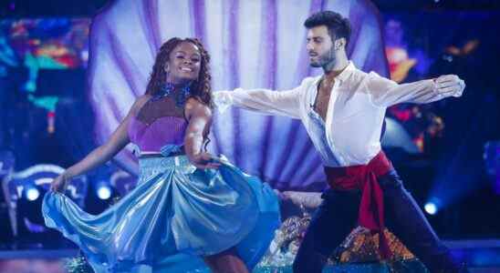 La star de Strictly Fleur East admet avoir "paniqué" après avoir été forcée de répéter sans Vito