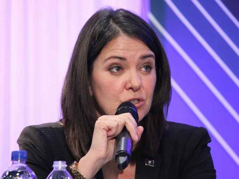 « Passez à autre chose »: Danielle Smith défie les appels à s’excuser pour les remarques sur l’Ukraine